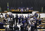Governistas criticam anúncio dos EUA sobre restrição de visto a autoridades