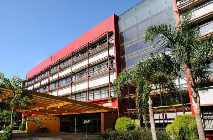 Fachada da PUC-PR