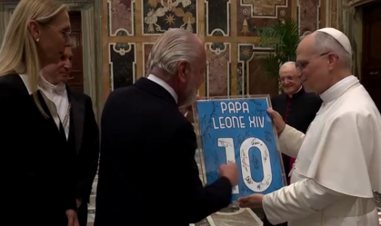 Papa Leão XVI recebe campeões italianos do Napoli
