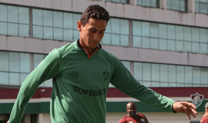 Paulo Henrique Ganso volta a treinar com o Fluminense