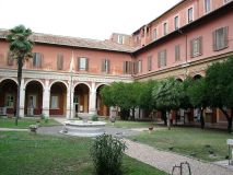 Fachada da Pontifícia Universidade São Tomás de Aquino