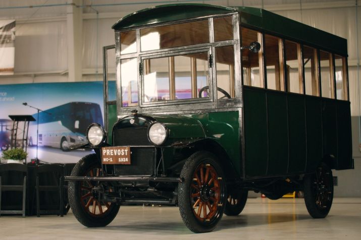 Primeiro ônibus criado pela Prevost em 1924 foi recriado para celebrar 100 anos da marca • Divulgação