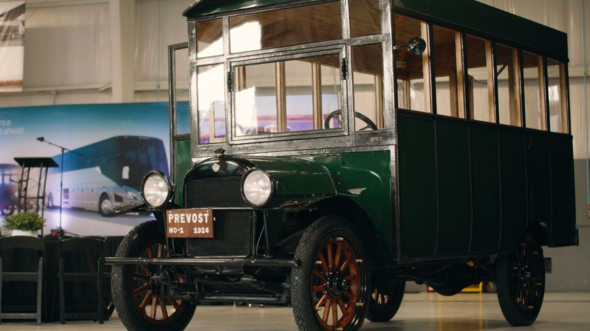 Primeiro ônibus criado pela Prevost em 1924 foi recriado para celebrar 100 anos da marca • Divulgação