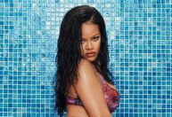 Grávida, Rihanna posa de biquíni: "Brincando de esconder a barriga"