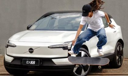 Rayssa Leal ganha carro elétrico de R$ 230 mil aos 17 anos