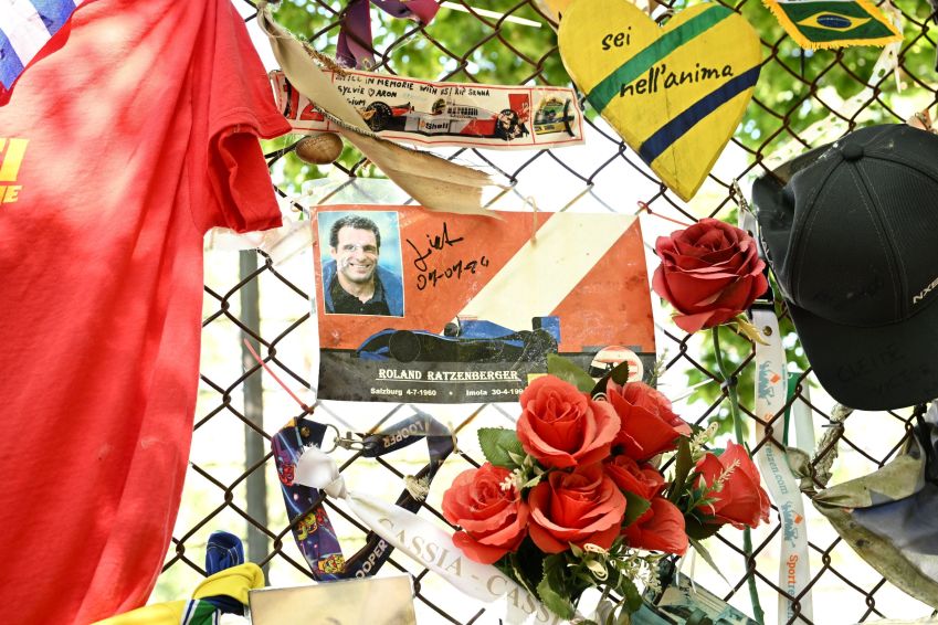 Homenagens feitas para Roland Ratzenberger em Ímola • Divulgação/Fórmula 1