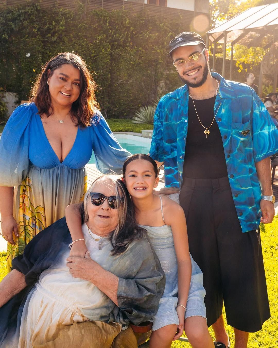 Preta Gil posta foto com a mãe, Sandra Gadelha, o filho, Francisco Gil, e a neta, Sol de Maria • Reprodução/Instagram