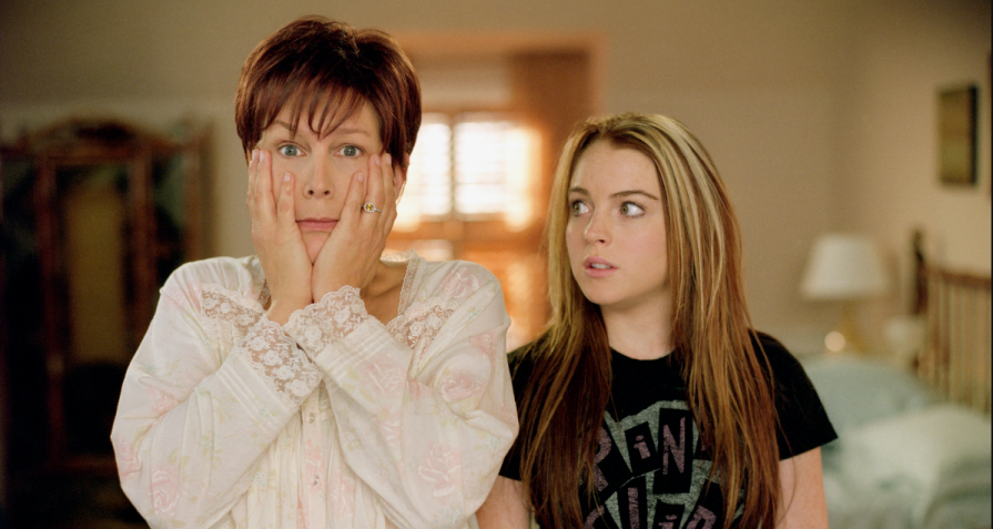 Jamie Lee Curtis e Lindsay Lohan vivem mãe e filha na franquia "Sexta-Feira Muito Louca" • Reprodução/Disney
