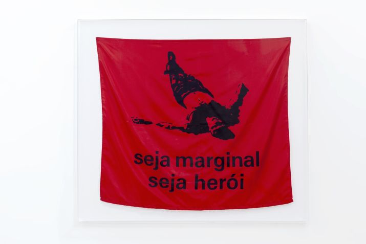 Praca „Be Marginal Be Hero”, autor: Hélio Oiticica • Zdjęcie: Renato_parada