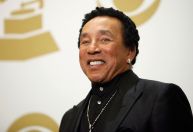 Smokey Robinson é acusado de agressão sexual por quatro ex-funcionárias