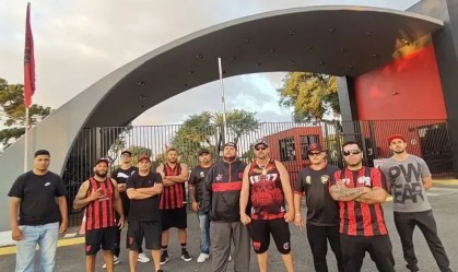 Organizada do Athletico vai ao CT, mas não é recebida pela diretoria