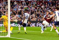 Aston Villa vence Tottenham, entra no G5 da Premier League e pressiona City