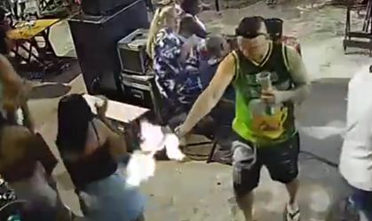 Vídeo: homem é morto à queima-roupa por PM em Nova Iguaçu (RJ)