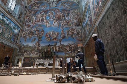 Preparação da Capela Sistina para o conclave