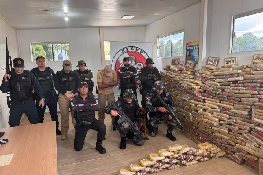 Imagem de destaque do post: 'Jay-Z': Cão da polícia encontra quase meia tonelada de drogas em balsa