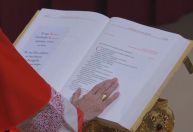 Cardeais fazem juramento de sigilo na Capela Sistina antes do conclave
