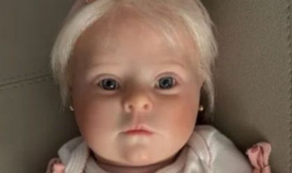 Casal que disputa bebê reborn lucrava com conta de boneca nas redes sociais
