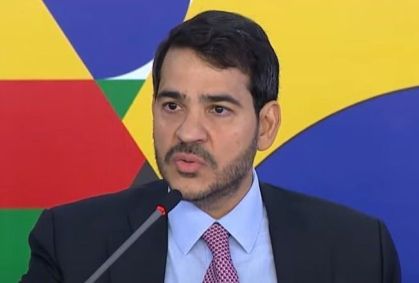 AGU pede investigação sobre suspeita de lucros ilícitos com tarifa de Trump