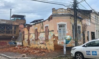 Imagem de destaque do post: Parte de casarão antigo desaba no Centro de Salvador
