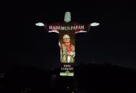 Cristo Redentor homenageia papa Leão XIV com projeção histórica