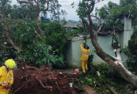 Temporal em SC causa duas mortes e afeta mais de 388 mil pessoas