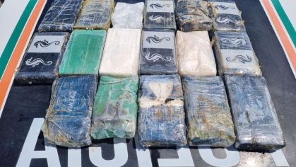 Tabletes com droga apreendidos em praias no Ceará