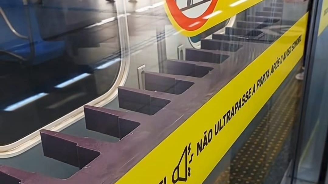 Barras de segurança reduzem vão entre o trem e plataforma