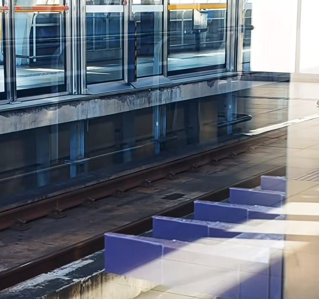 Barras de segurança reduzem vão entre o trem e plataforma • Crédito: Reprodução/ Redes Sociais Capão Atento