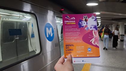 Livros foram distribuídos em estações do metrô no Rio de Janeiro