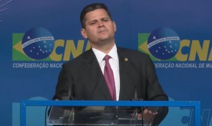 Mulheres na política são sempre muito agredidas e ofendidas, diz Alcolumbre