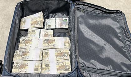 Imagem de destaque do post: PF apreende R$ 1,2 milhão em mala e prende três empresários em aeroporto