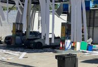 Vídeo: carro explode e destrói posto de gasolina no RJ