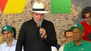 Lula defende regulação de redes sociais: "Tudo tem controle, menos os aplicativos"