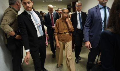 Marina Silva deixa sessão após senador dizer que ela não merece respeito