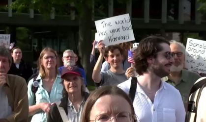 Estudantes estrangeiros protestam em Harvard "não somos o inimigo"