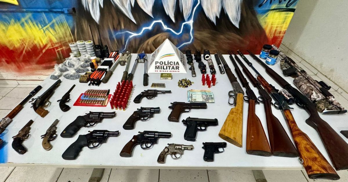 PM apreende 20 armas de fogo e mais de 600 munições em Minas Gerais | CNN  Brasil