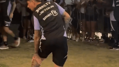 Alan Saldivia após ser atingido na perna por fogo de artifício