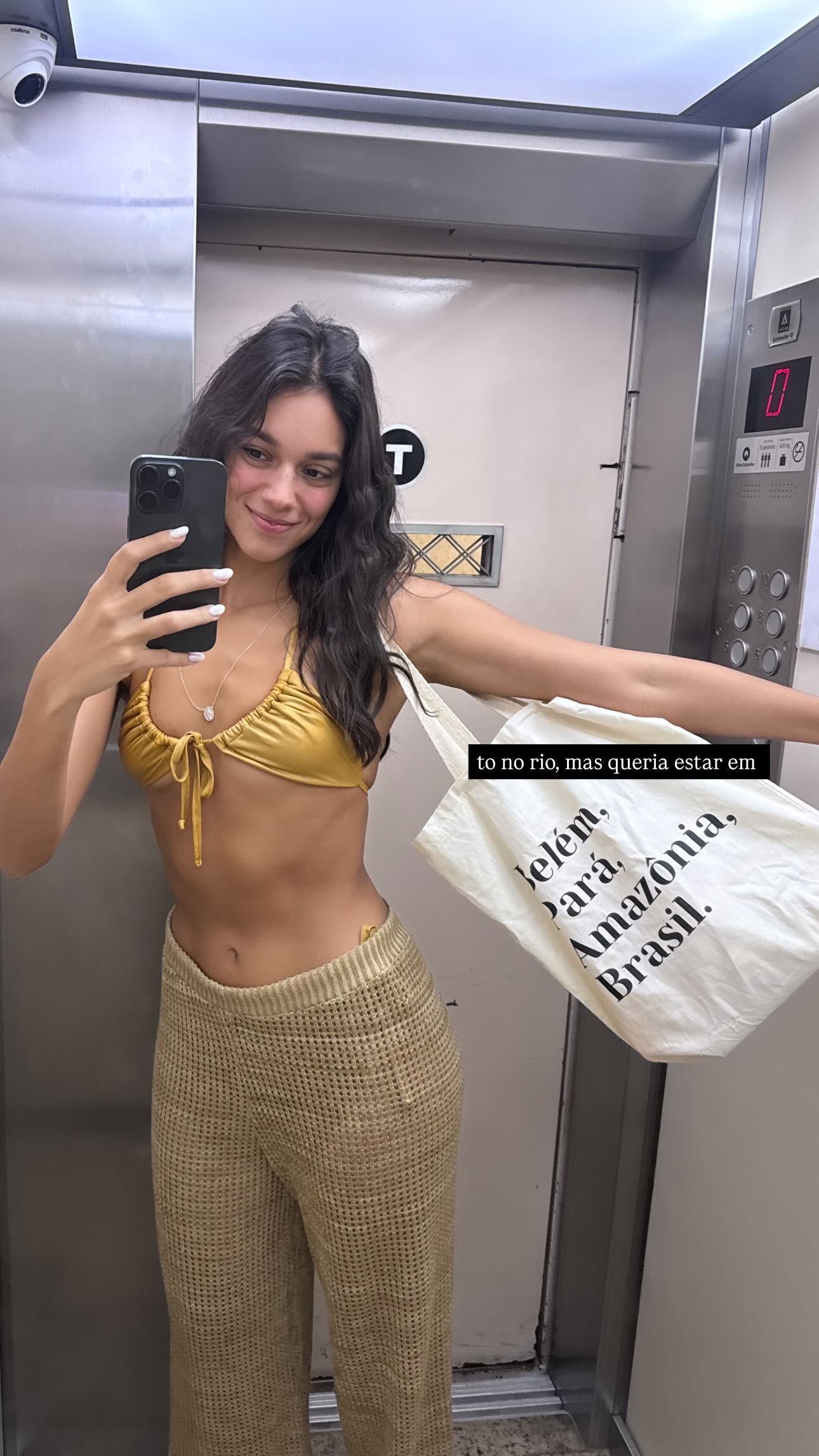 Alane Dias curte dia de praia no Rio • Instagram/Alane Dias
