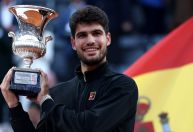 Alcaraz se impõe, encerra série invicta de Sinner e conquista Roma Open