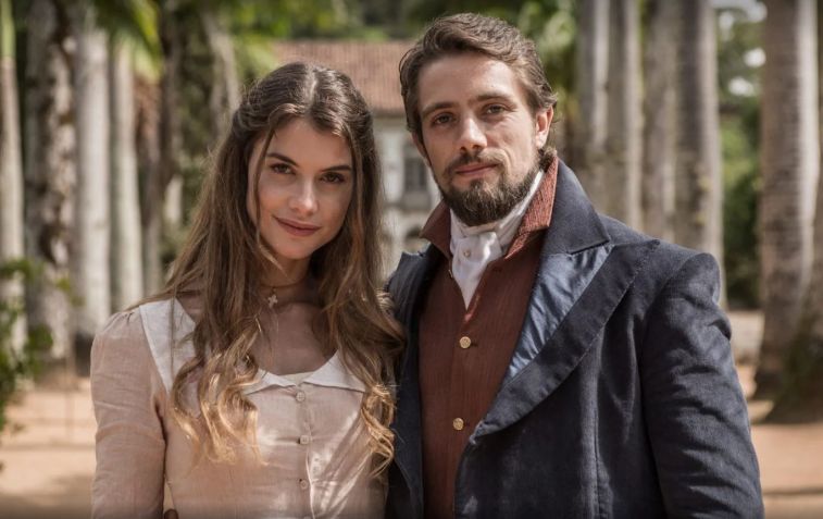 Além do Tempo foi protagonizada por Alinne Moraes e Rafael Cardoso • Fábio Rocha/Globo