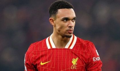Especulado no Real Madrid, ídolo do Liverpool anuncia saída do clube