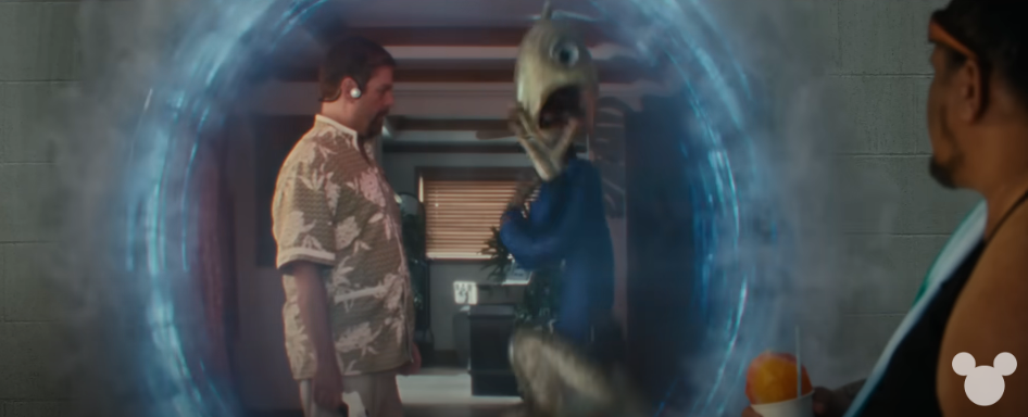 Jumba e Pleakley em cena do live-action do filme • YouTube/Disney