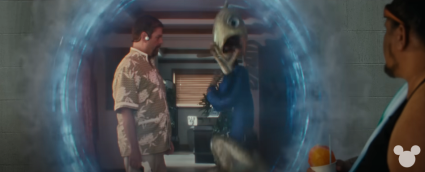 Jumba e Pleakley em cena do live-action do filme • YouTube/Disney