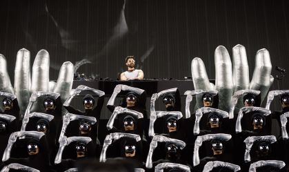 Alok promete levar "versão pirotécnica" do show do Coachella pro Pacaembu