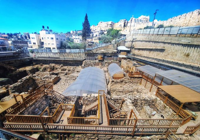 As escavações do estacionamento Givati ​​na Cidade de David, onde o anel foi encontrado, estão em andamento • Maor Ganot/City of David via CNN Newsource