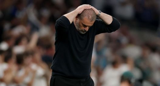 Ange Postecoglou em jogo do Tottenham