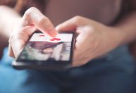 Uso de apps de relacionamento estimula procedimentos estéticos, diz estudo