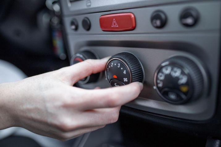 Carros contam com diferentes tipos de tecnologias para o ar-condicionado • Freepik/Divulgação