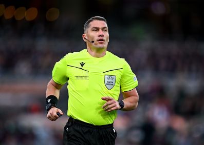 Istvan Kovacs durante a final da Europa League 2023-24 entre Atalanta e Bayer Leverkusen