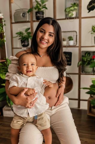 Ary Mirelle é mãe de Jorge, e está no grávida de Joaquim, fruto do casamento com João Gomes • Divulgação/Andrea Leal